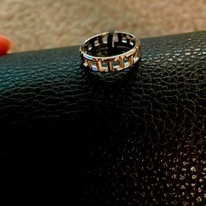 New in box：Tiffany “T” style Sterling Silver Ring